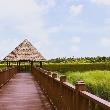 Отель Calyx Grand Fuvahmulah Экстерьер фото