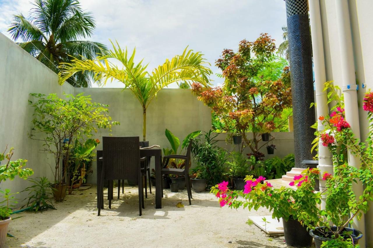 Отель Calyx Grand Fuvahmulah Экстерьер фото